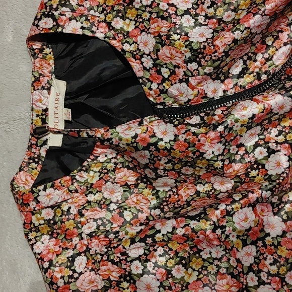 3/$50 Solitaire spring floral raincoat small - Picture 2 of 4